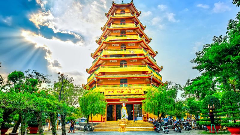 Ho Chi Minh Private Tour - Giac Lam Pagoda