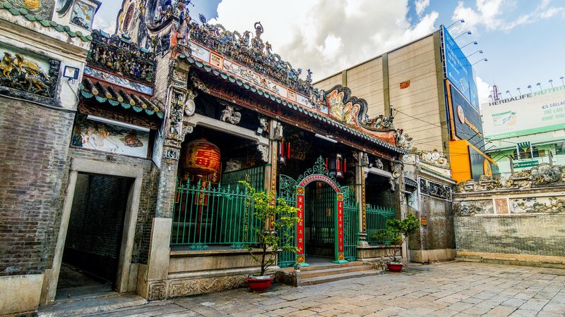 Ho Chi Minh Private Tour - Jade emperor pagoda