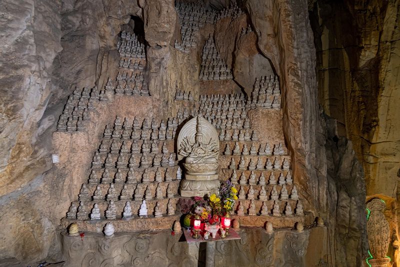 Da Nang Private Tour - am phu cave in marble mountain