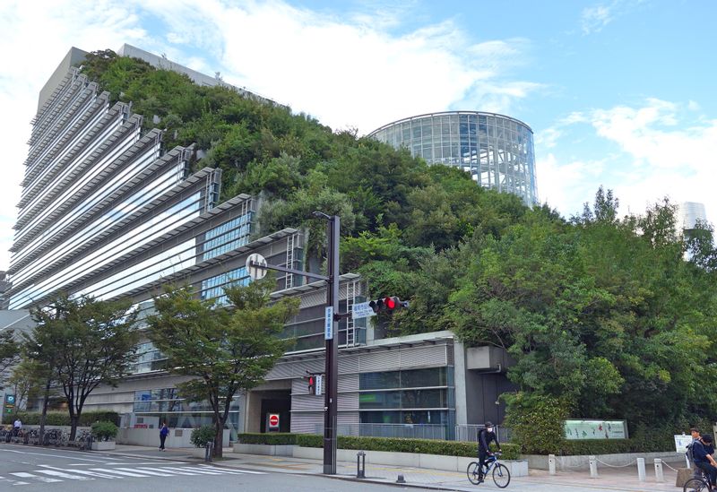 Fukuoka Private Tour - ACROS Fukuoka
Randonnée du chemin boisé sur le toit du bâtiment.
Situé au centre-ville de Fukuoka.