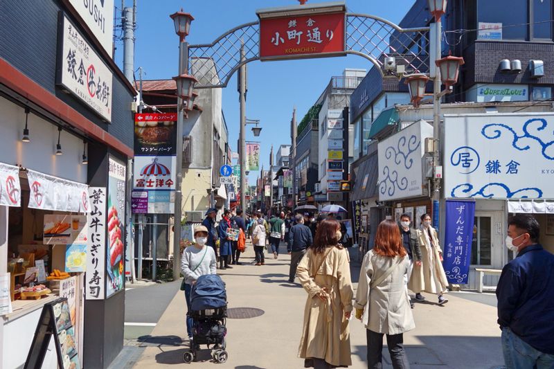 Kamakura Private Tour - Rue commerçante animée "Komachi dori"