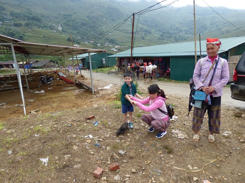 Hanoi Private Tour - local market in Sapa