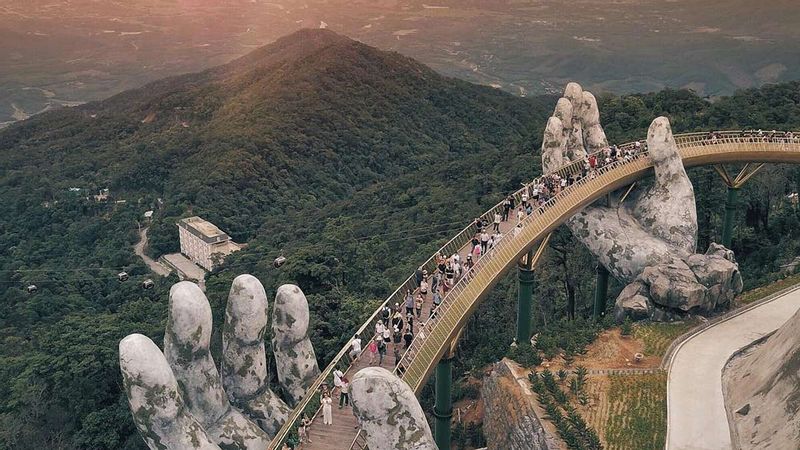 Da Nang Private Tour - Golden hand Bridge