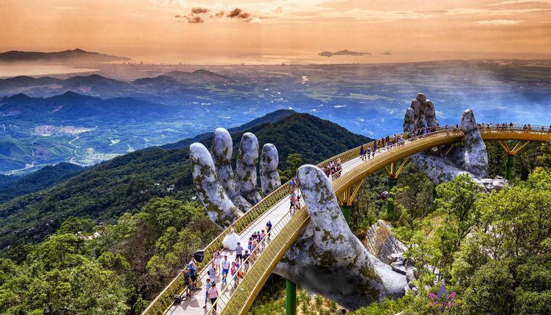 Da Nang Private Tour - Golden hand Bridge