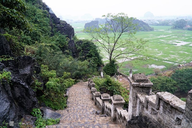 Hanoi Private Tour - Visit Dragon lying Mountain - Hang Mua