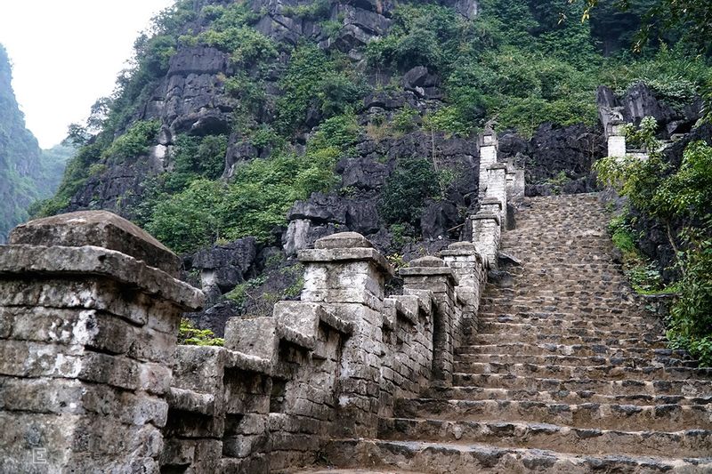 Hanoi Private Tour - Visit Dragon lying Mountain - Hang Mua