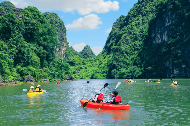 Hanoi Private Tour - sailing on the river to visit Tam Coc