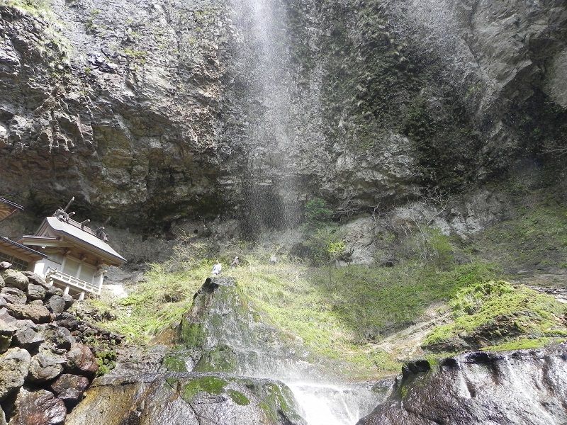 Dangyo-no-Taki Waterfalls