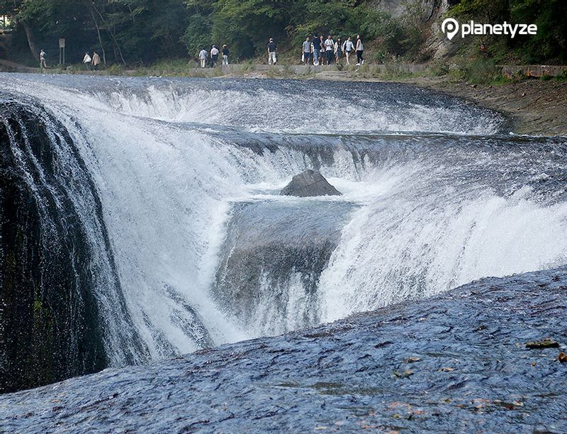 Fukiware-no-Taki Falls 