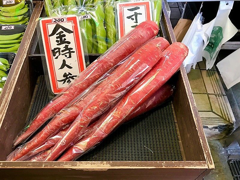 Kintoki carrots which enliven any dish with its brilliant red color compared to regular carrots. 