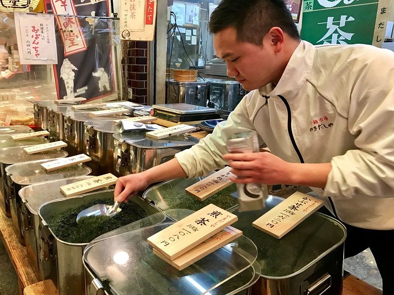 Tea is also famous in Kyoto. The scent of various teas spreads out everywhere