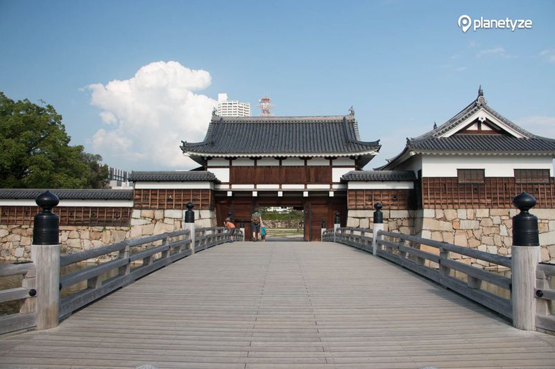 Ninomaru omotegomon gate was restored using traditional construction method