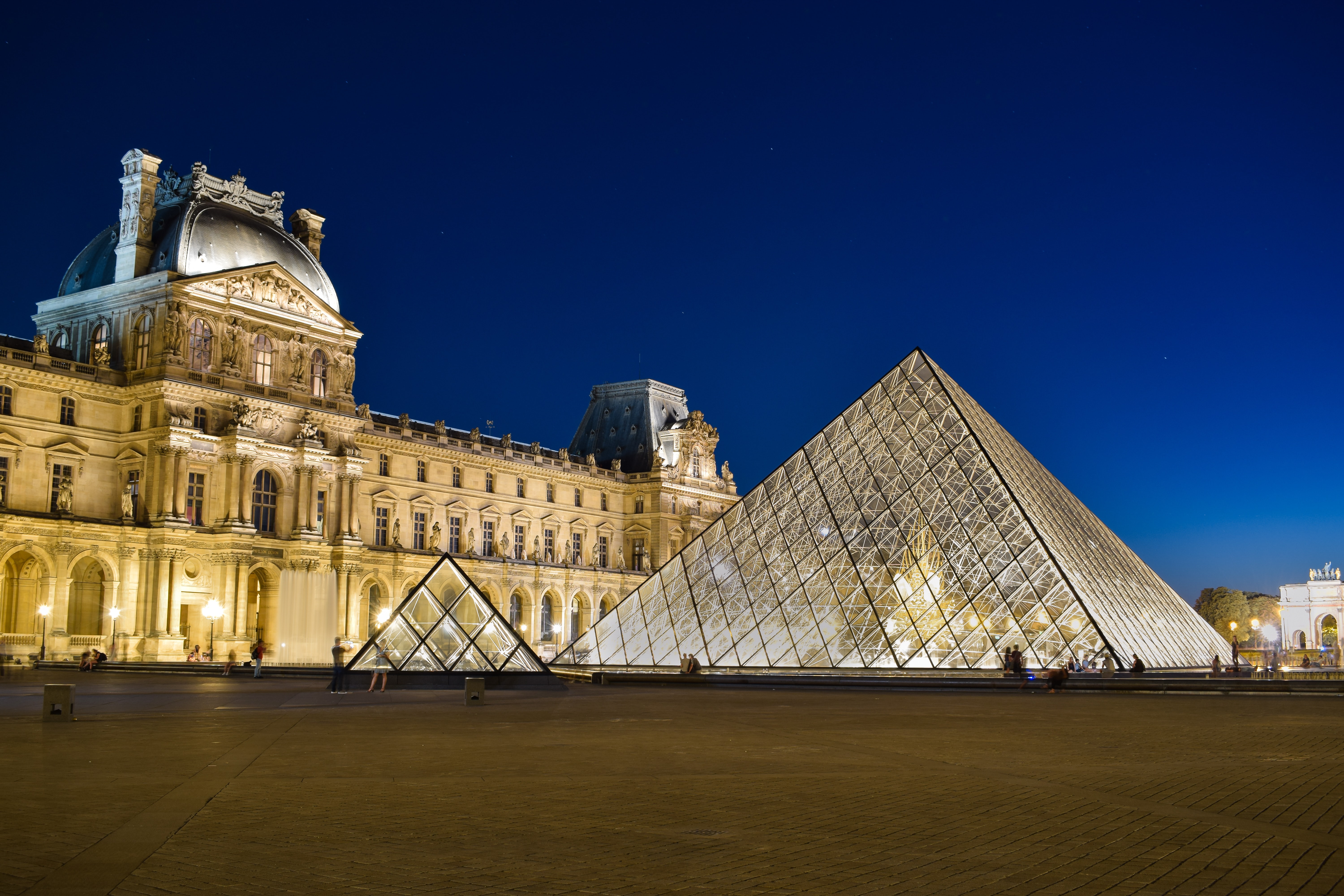 The history of the Louvre: a visit at the heart of the famous museum