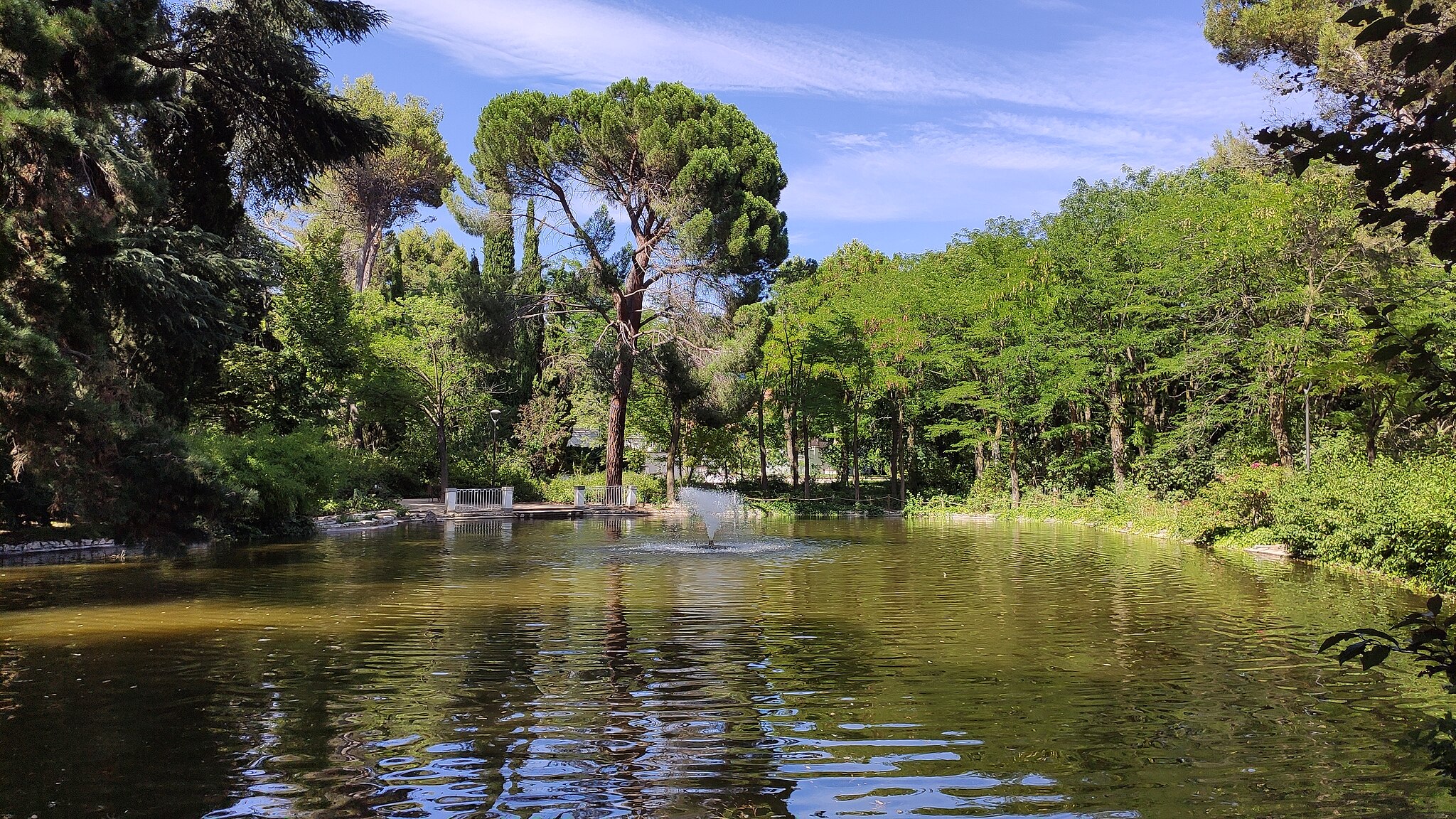 Lake at Quinta de los Molinos in Madrid 