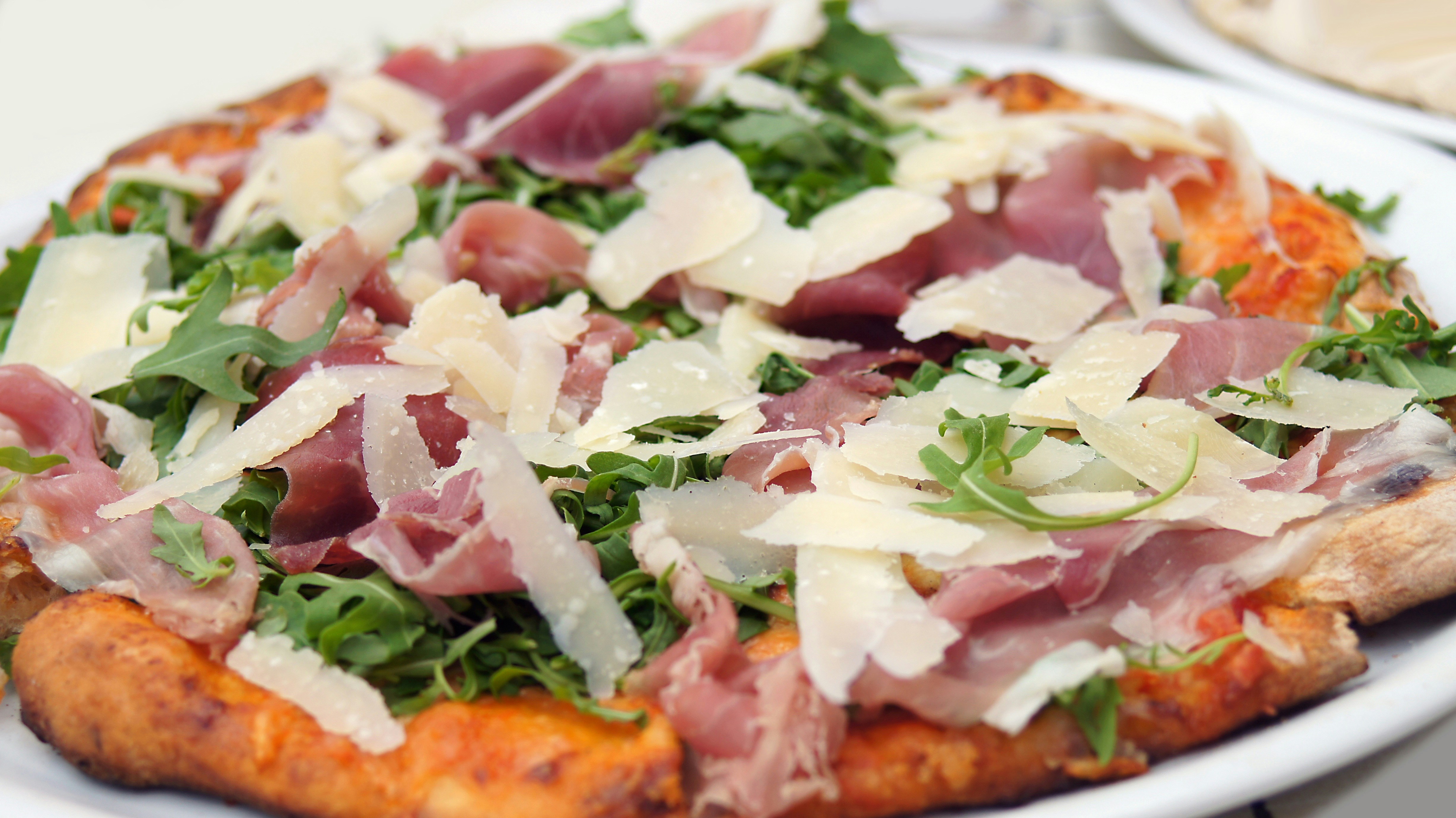 An arugula, ham and cheese pizza from Napoli