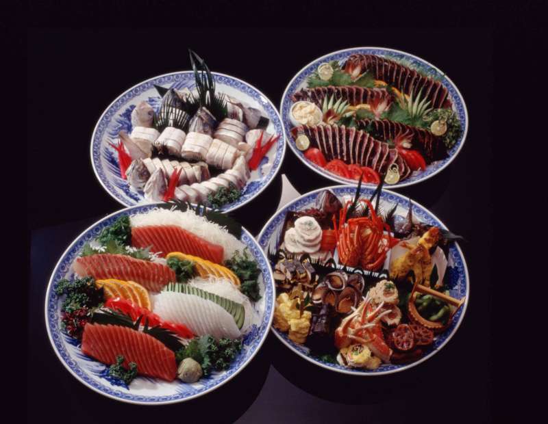 In Kochi there is a custom to eat Sawachi-ryori (an assorted cold food served on a large plate)  at the celebration. 