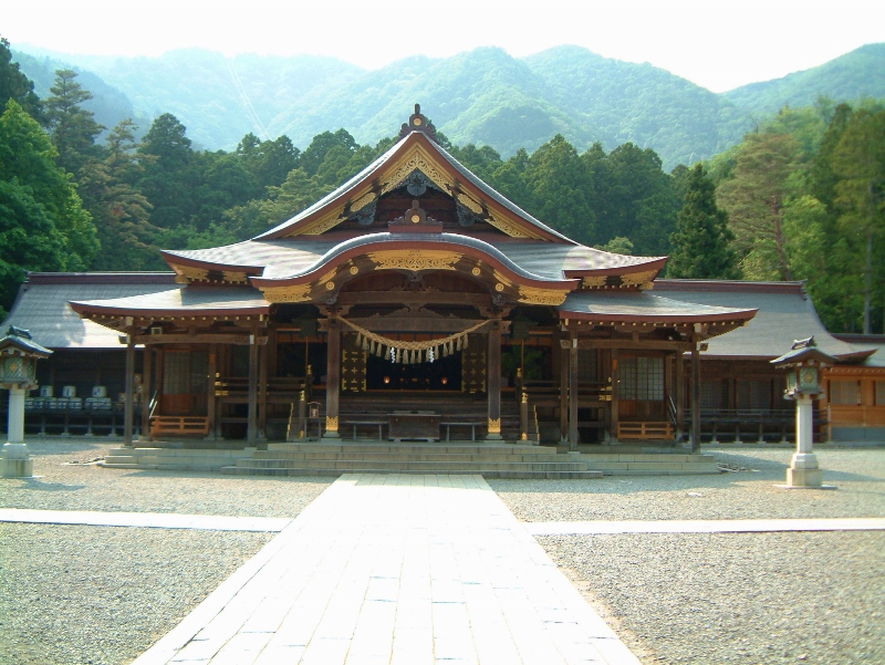 Niigata: Youths Perform Stick-Fighting at Shrine Festival near Mt. Myoko -  The Japan News